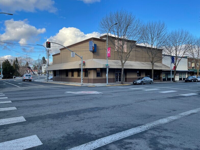 More Photos Of 300 E Main St, Pullman Bank For Sale