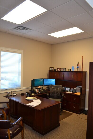 More Photos Of 3930 Mezzanine Dr, Lafayette Medical For Lease