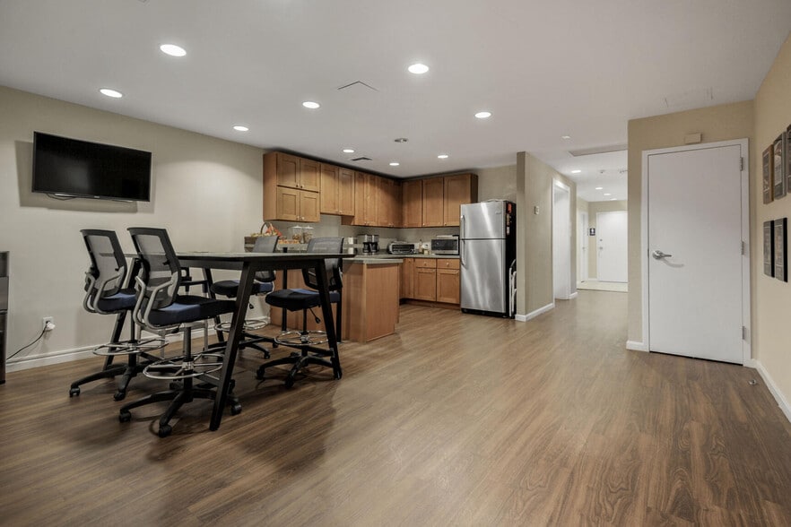 More Photos Of 1020 Princess St, Alexandria Loft Creative Space For Sale