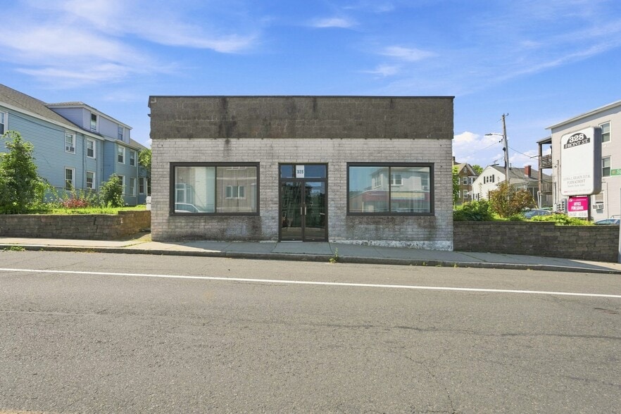 More Photos Of 328 Front St, Chicopee Storefront Retail Office For Lease