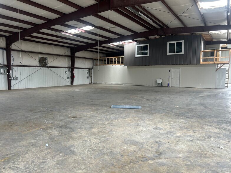 More Photos Of 2718 Ruby St, Gonzales Light Distribution For Sale