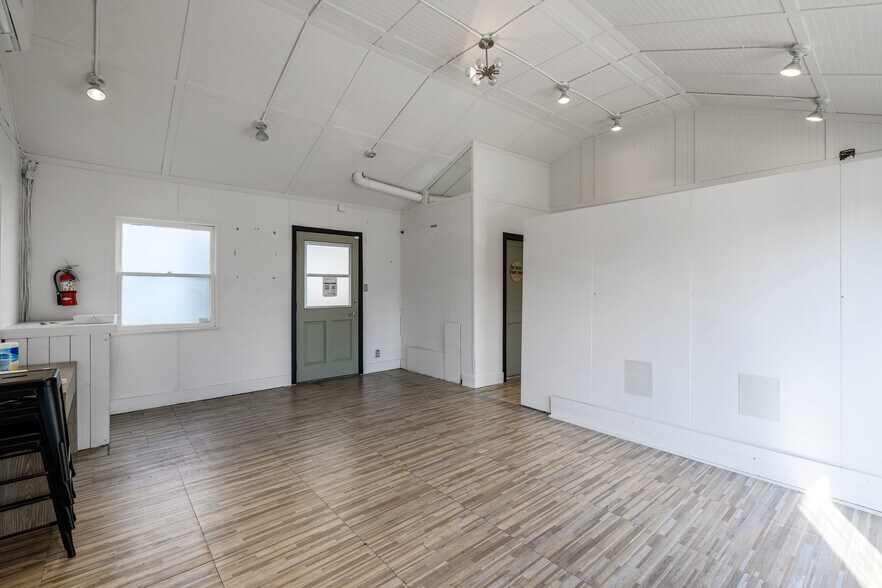 More Photos Of 537-539 N La Cienega Blvd, Los Angeles General Retail For Lease