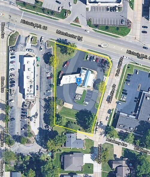 More Photos Of 12100 Manchester Rd, Des Peres General Retail For Sale