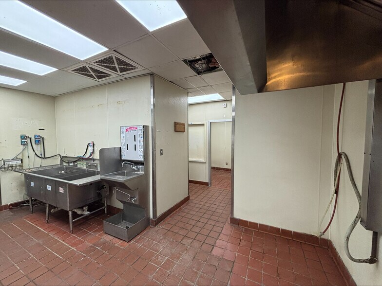 More Photos Of 935 Chuck Dawley Blvd, Mount Pleasant Fast Food For Lease