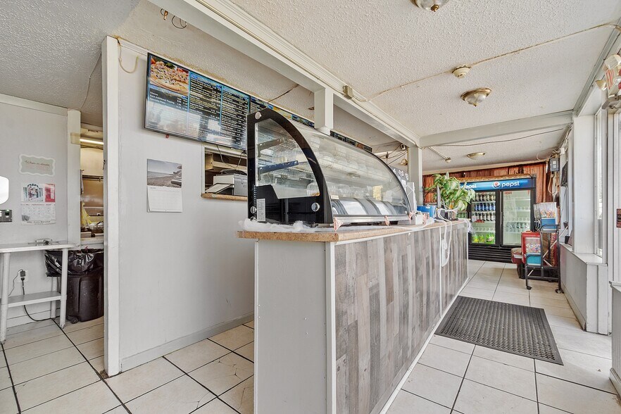 More Photos Of 42 Allenstown Rd, Pembroke Restaurant For Sale