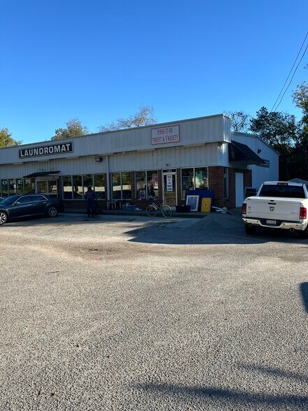 More Photos Of 632 W Liberty St, Sumter General Retail For Lease