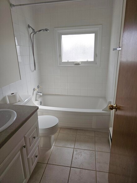 More Photos Of 2312 22nd St NW, Calgary Apartments For Sale