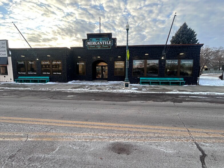More Photos Of 615 N Main St, Mitchell General Retail For Sale