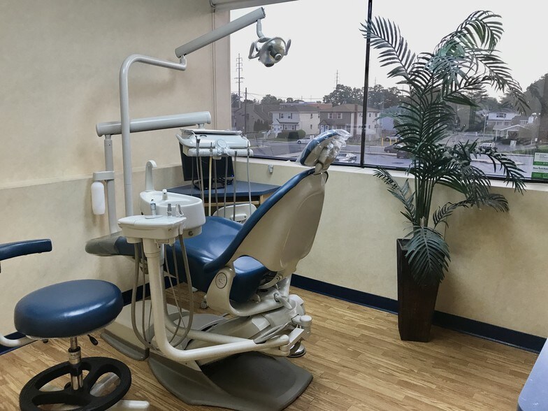 More Photos Of 31 Merrick Ave, Merrick Medical For Lease