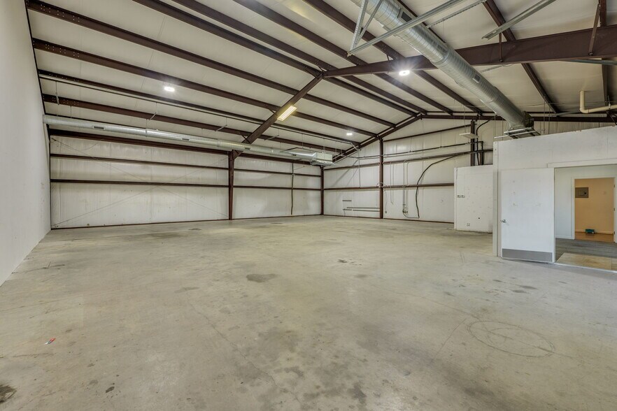 More Photos Of 2105 Ranch Road 620 S, Lakeway Storefront For Lease