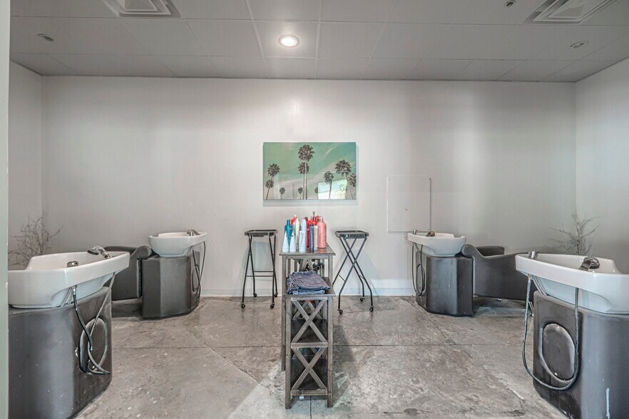 More Photos Of 100 N Main St, Midland Apartments For Lease