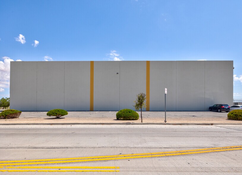 More Photos Of 50 Walter Jones Blvd, El Paso Warehouse For Lease