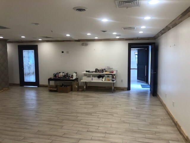 More Photos Of 2280 E 14 Mile Rd, Warren Storefront For Sale