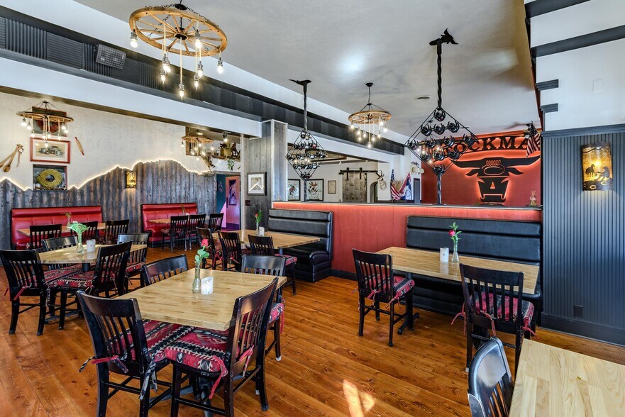 More Photos Of 117 Pine St, Pinedale Restaurant For Sale