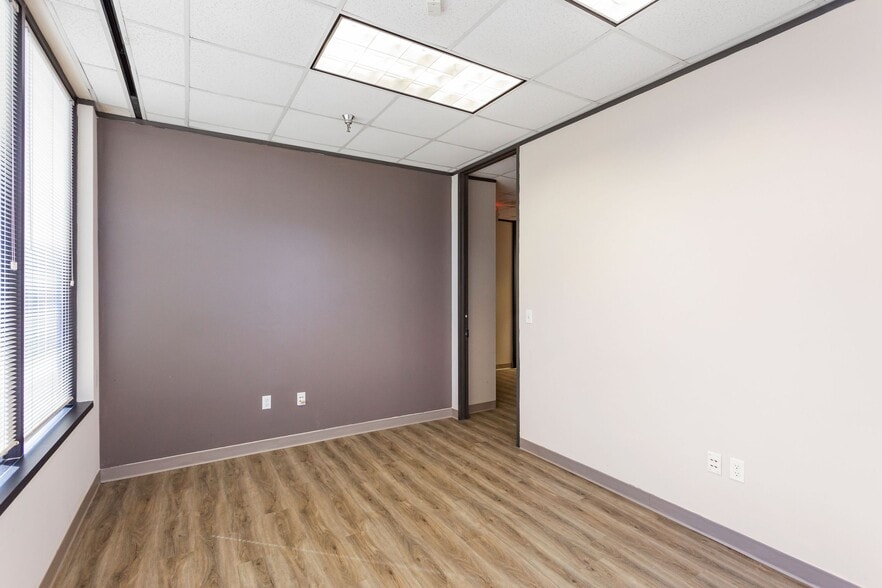 More Photos Of 14905 Southwest Fwy, Sugar Land Office For Lease