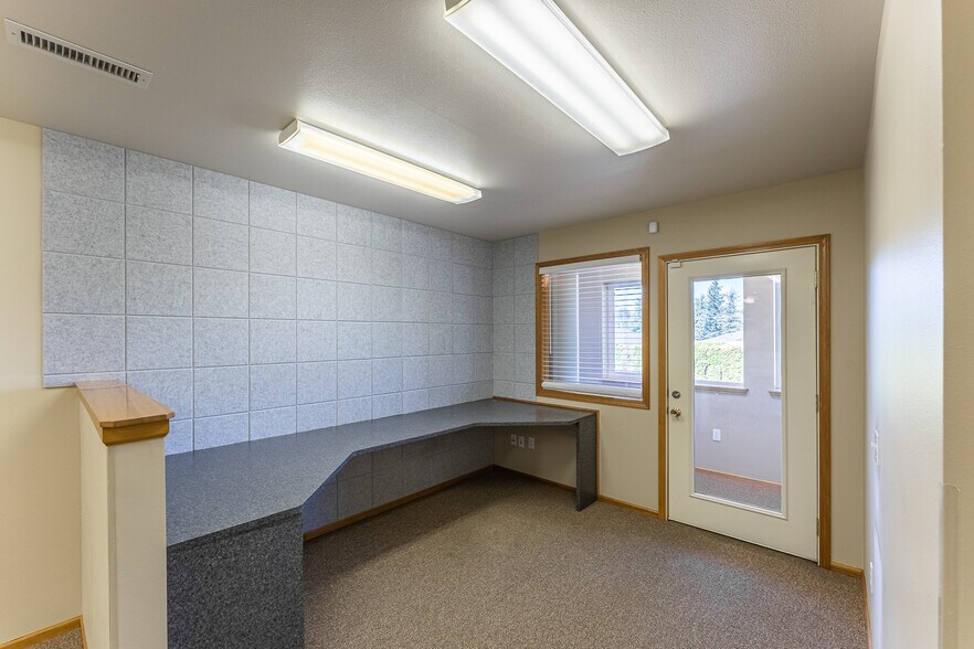 More Photos Of 914 Citadel Dr, Everson Office Residential For Lease