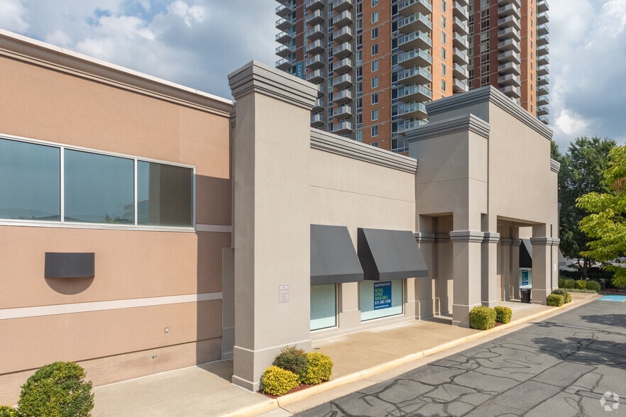 More Photos Of 8520 Leesburg Pike, Vienna General Retail For Lease