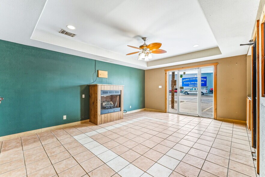 More Photos Of 26 W Washington Dr, San Angelo Warehouse For Sale