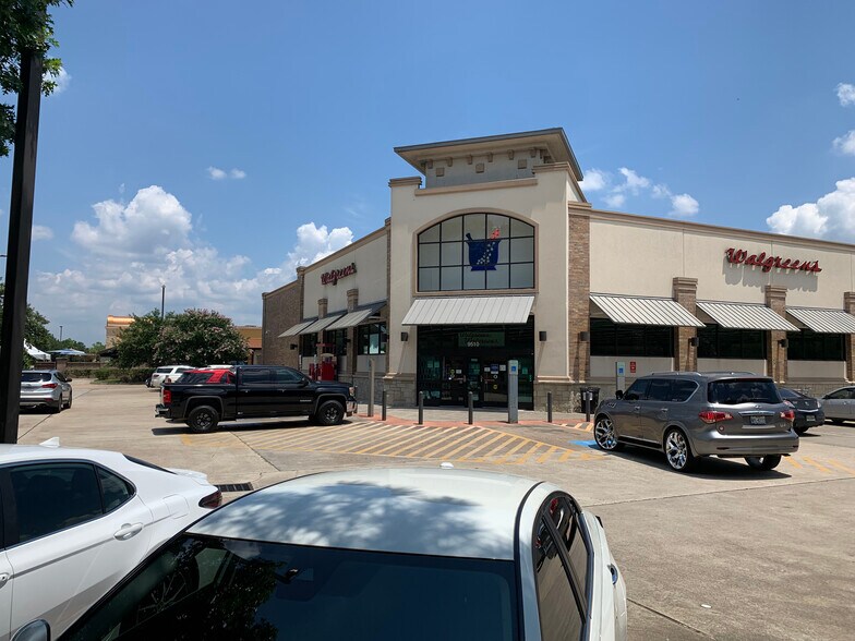 More Photos Of 9510 N Sam Houston Pky E, Humble Drugstore For Sale