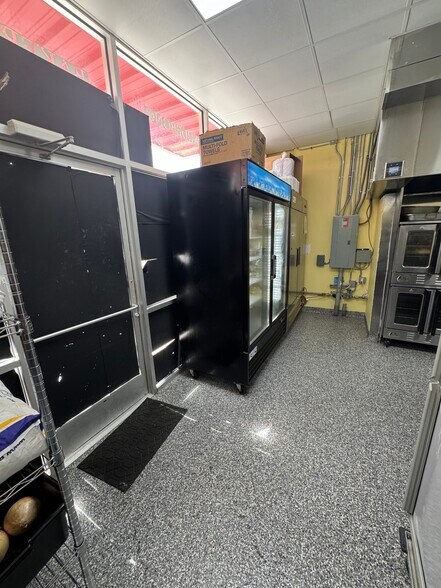 More Photos Of 1443 Belladonna Pl, Saint Cloud Showroom For Lease