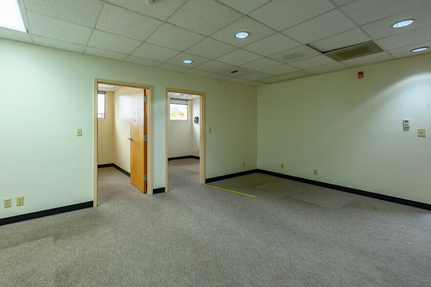 More Photos Of 424 NE Ford St, Mcminnville Office For Sale