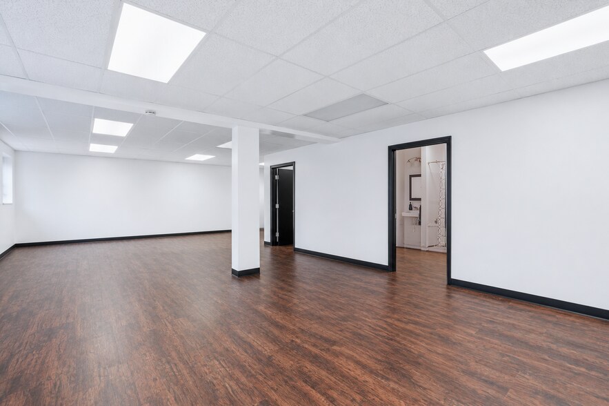 More Photos Of 118 Grand St, Kingston Freestanding For Sale