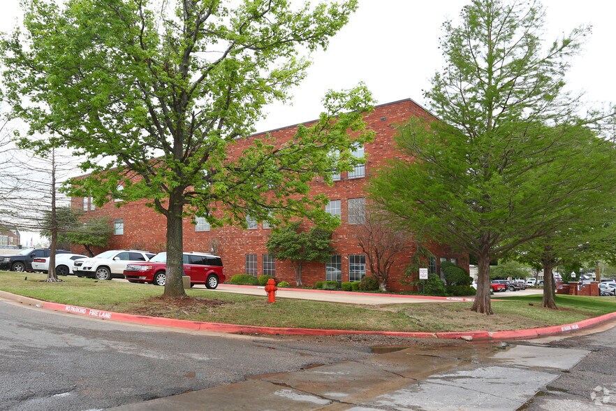 More Photos Of 6520 N Western Ave, Oklahoma City Office For Lease
