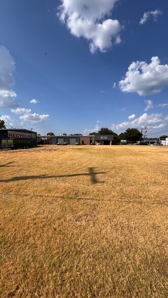 More Photos Of 709 N Cowan Ave, Lewisville Land For Sale