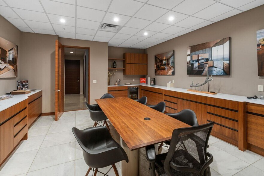 More Photos Of 12 Penny Ln, Gallatin Gateway Showroom For Sale