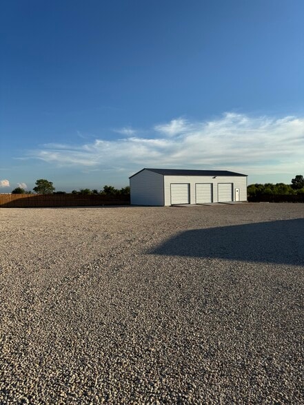 More Photos Of 1100 County Road 108, Hutto Warehouse For Lease