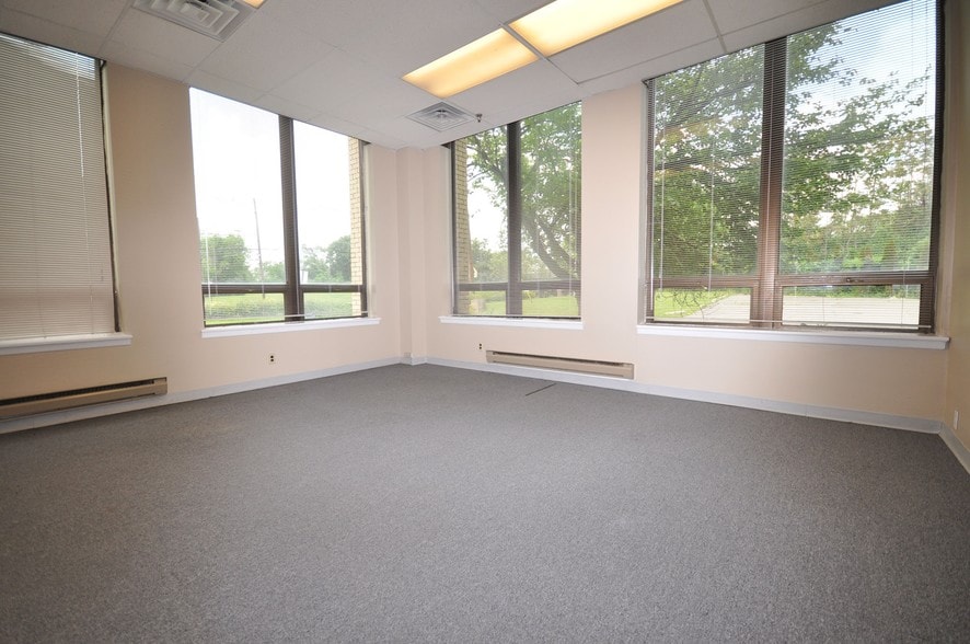 More Photos Of 347 Elizabeth Ave, Somerset Office For Lease