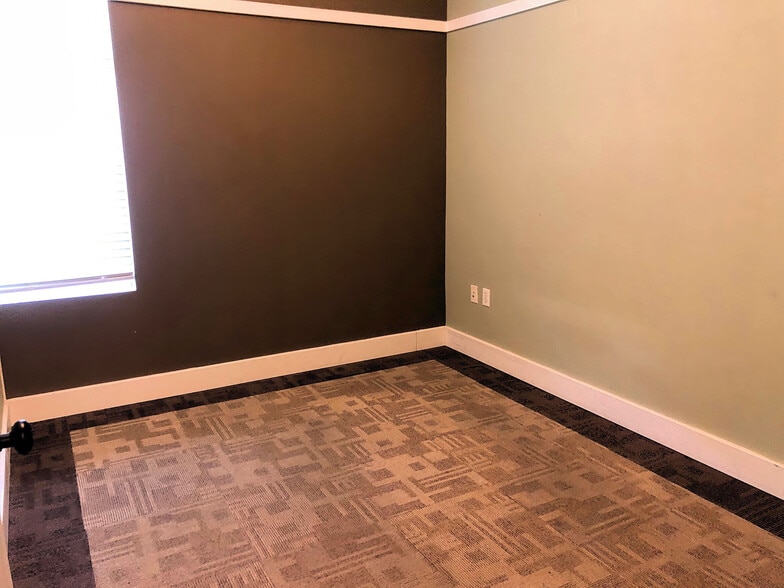 More Photos Of 120 Guthrie Ln, Brentwood Health Club For Lease