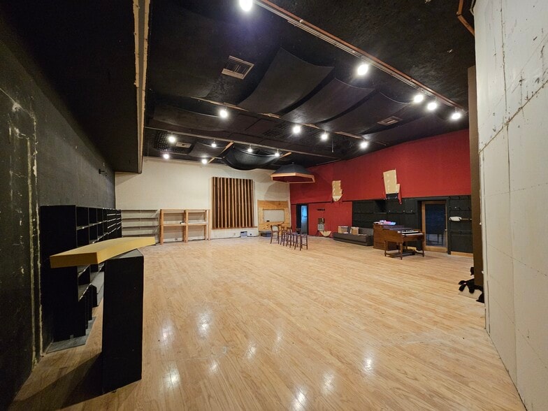 More Photos Of 1014 Vine St, Los Angeles Movie Radio TVStudio For Sale