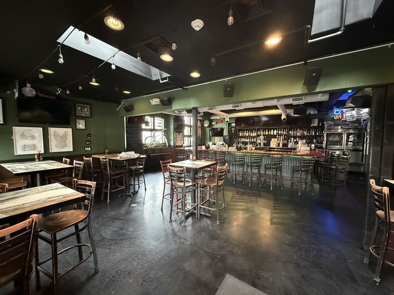 More Photos Of 23 Bay Ave, Highlands Bar For Sale