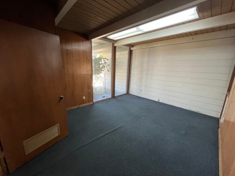 More Photos Of 3183 S Parkway Dr, Fresno Office For Lease