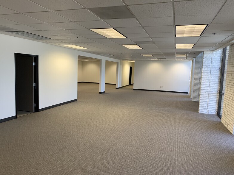 More Photos Of 13838 S Figueroa St, Los Angeles Warehouse For Lease