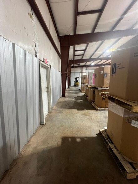 More Photos Of 2012 Last St, Statham Warehouse For Sale