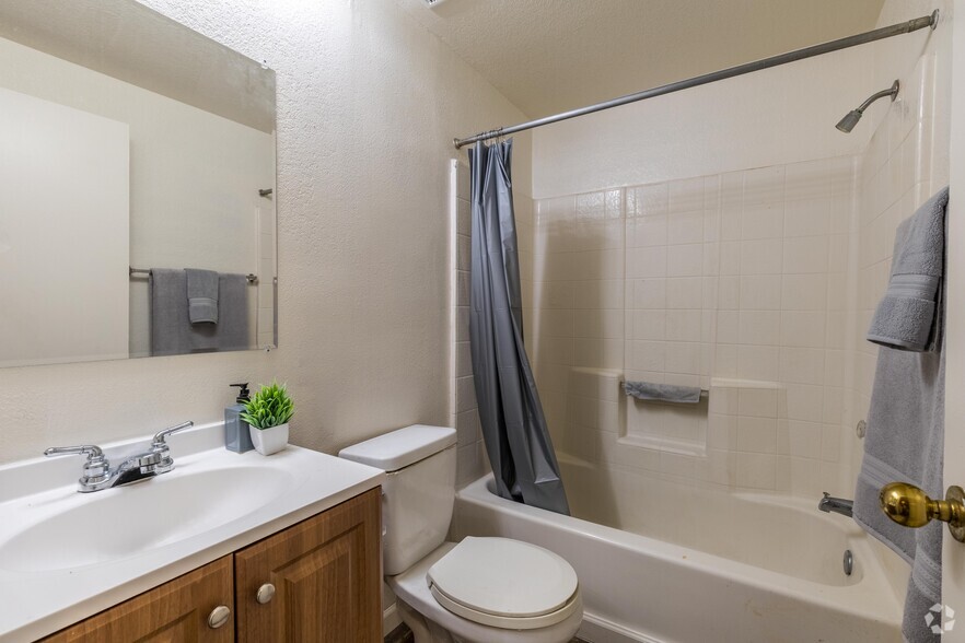 More Photos Of 2220 Rancho Colorado Blvd, Bullhead City Apartments For Sale