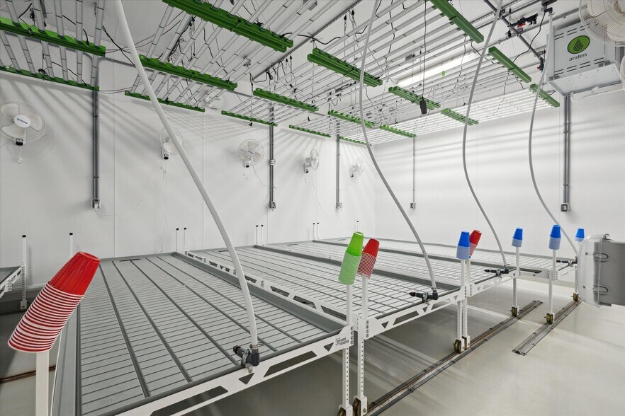 More Photos Of 919 Michigan St, Niles Warehouse For Sale