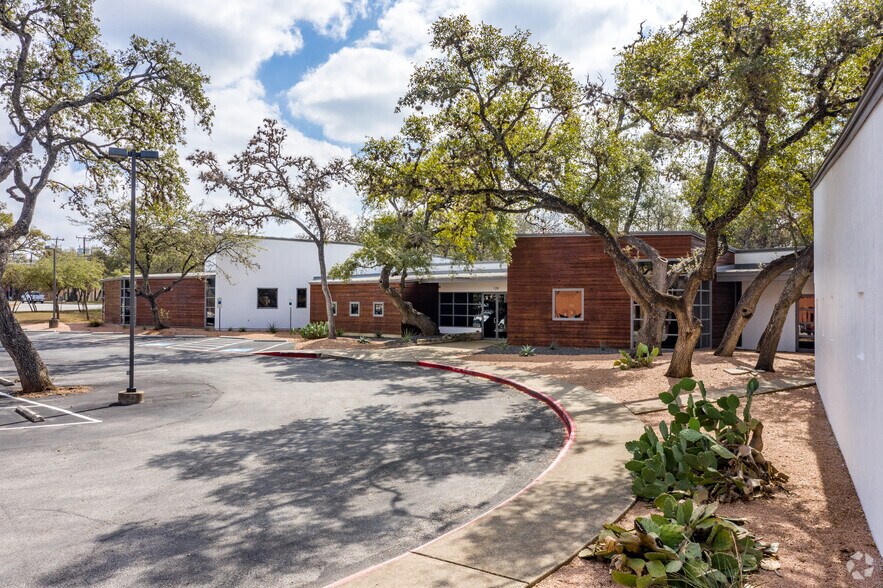 More Photos Of 120 Chula Vis, San Antonio Office For Sale