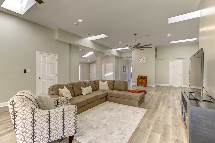 More Photos Of 1565 Seven Fountains Rd, Fort Valley Specialty For Sale