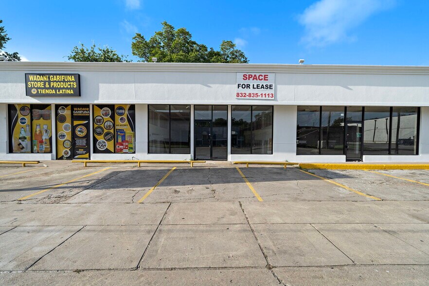 More Photos Of 6930 Lyons Ave, Houston Storefront Retail Office For Sale