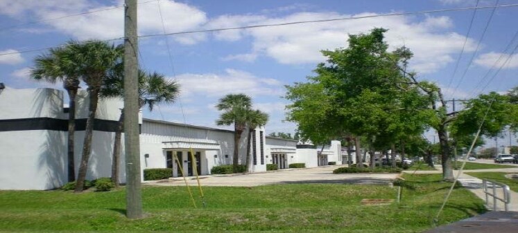 More Photos Of 2425-2573 Silver Star Rd, Orlando Warehouse For Lease