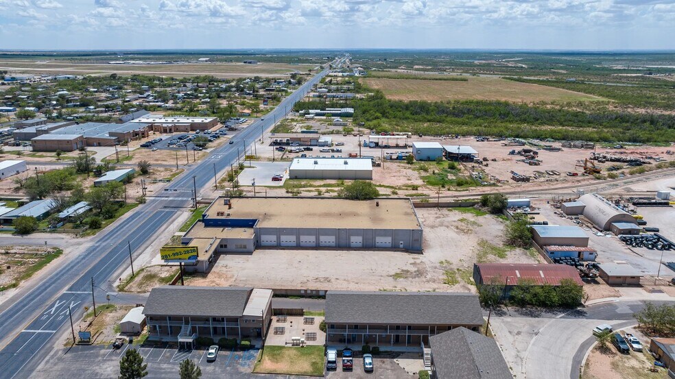 More Photos Of 3418 W Highway 80, Big Spring Warehouse For Lease