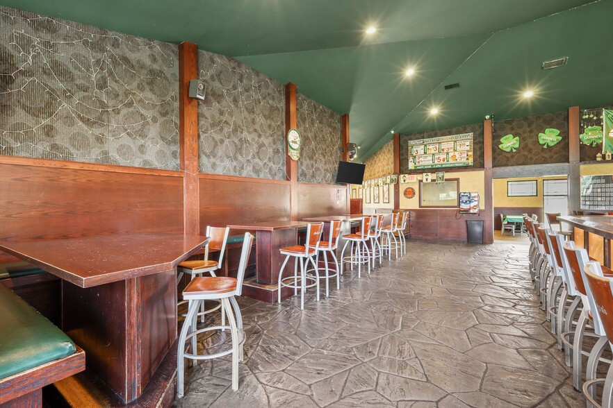 More Photos Of 830 Oregon Center Dr, Oregon Restaurant For Sale