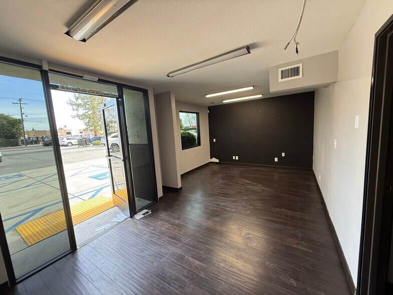 More Photos Of 6917-6921 Valjean Ave, Van Nuys Showroom For Lease