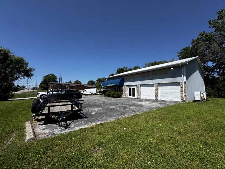 More Photos Of 118 Diekamp Ln, Saint Charles Service For Lease