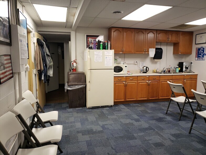More Photos Of 408 Oliver St, Troy Warehouse For Lease
