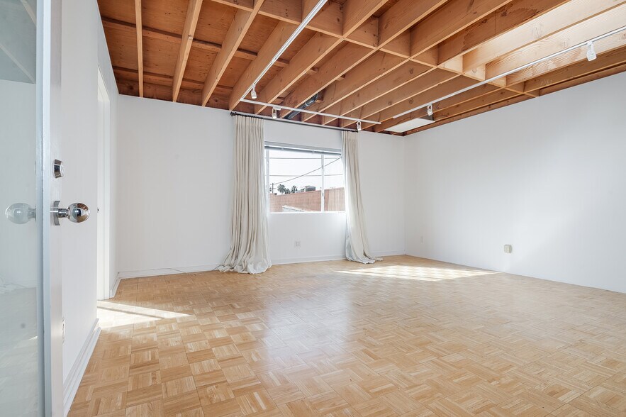 More Photos Of 503 Boccaccio Ave, Venice Loft Creative Space For Lease