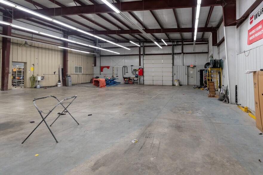 More Photos Of 2300B Plantside Dr, Louisville Warehouse For Lease